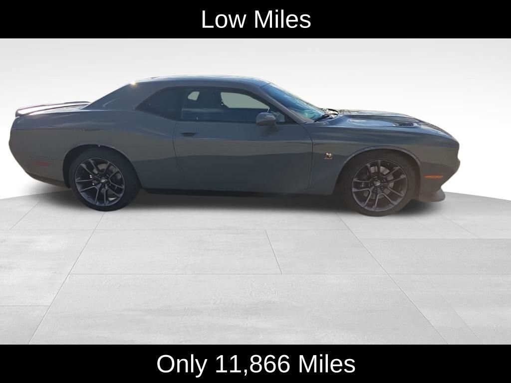 2023 Dodge Challenger R/T Scat Pack photo 2