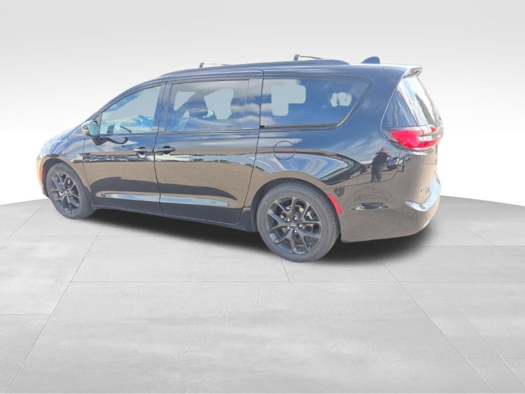 Used 2025 Chrysler Pacifica Limited Van Passenger Van