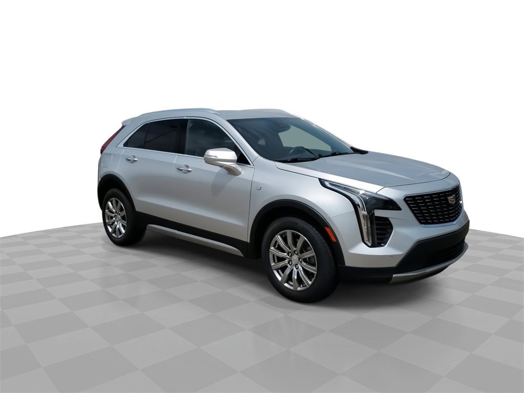 Used 2021 Cadillac XT4 Premium Luxury with VIN 1GYFZDR45MF041914 for sale in Lansing, MI