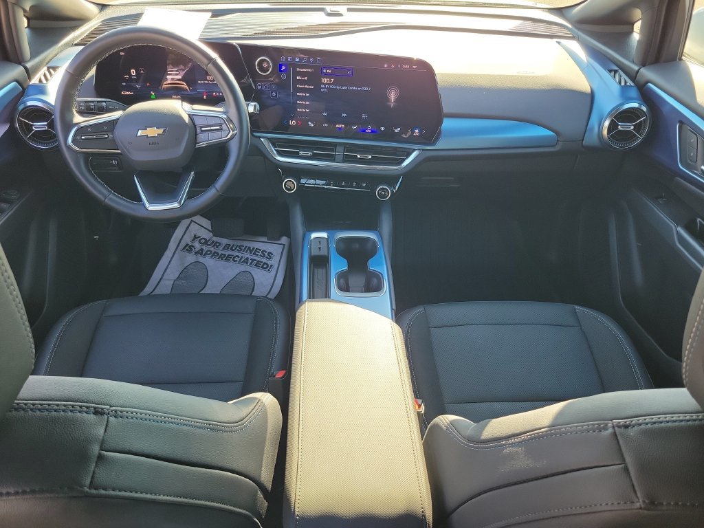2025 Chevrolet Equinox EV LT - Photo 30