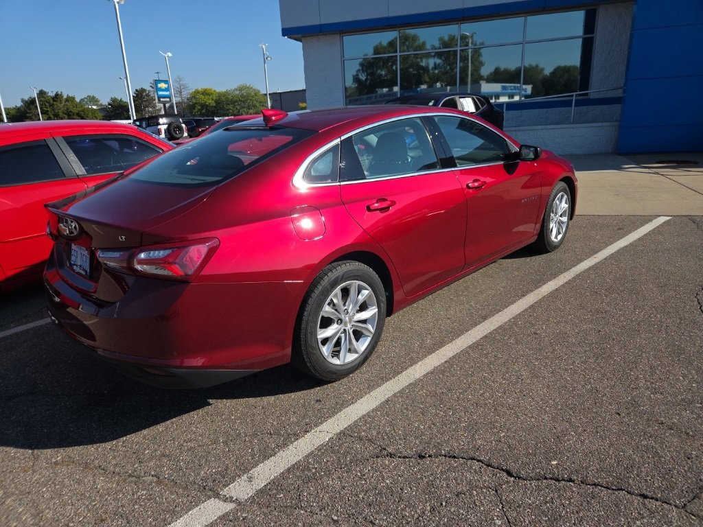 2021 Chevrolet Malibu 1LT photo 2