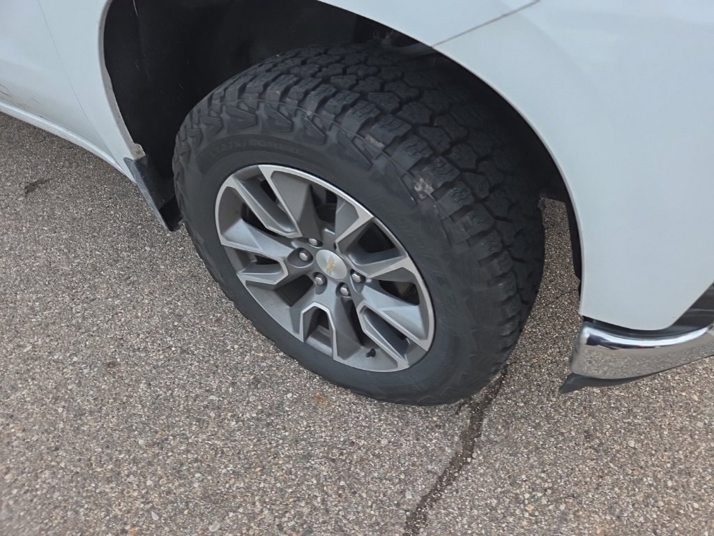 2021 Chevrolet Silverado 1500 LT photo 3
