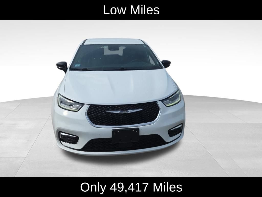 Used 2025 Chrysler Pacifica Select Van Passenger Van