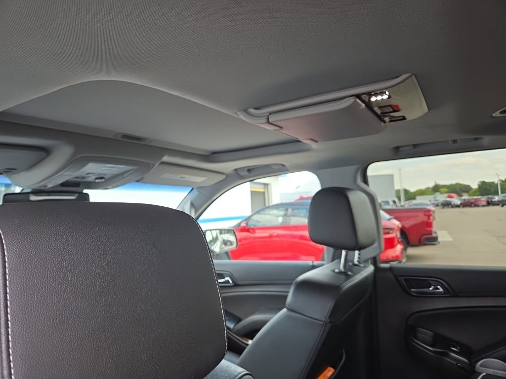 2019 Chevrolet Suburban LT photo 2