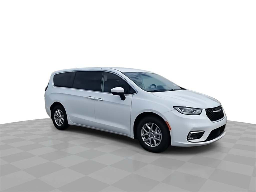 Used 2023 Chrysler Pacifica Touring L with VIN 2C4RC1BG0PR528913 for sale in Lansing, MI