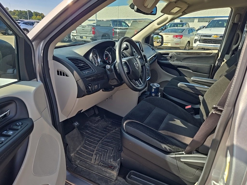 2019 Dodge Grand Caravan SE photo 2