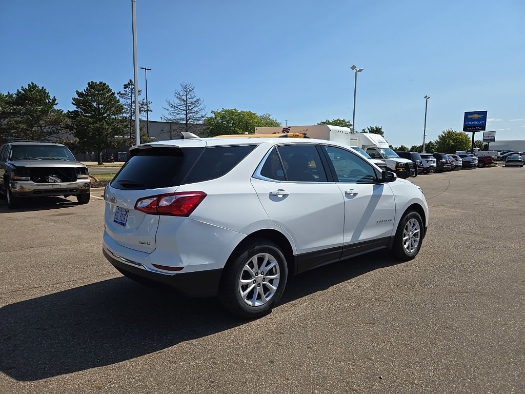 2019 Chevrolet Equinox LT photo 3