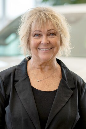 Staff member Rhonda Cox from ID_7265ae25b3a3