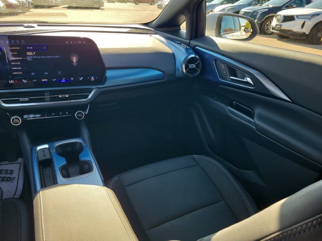 2025 Chevrolet Equinox EV LT - Photo 32