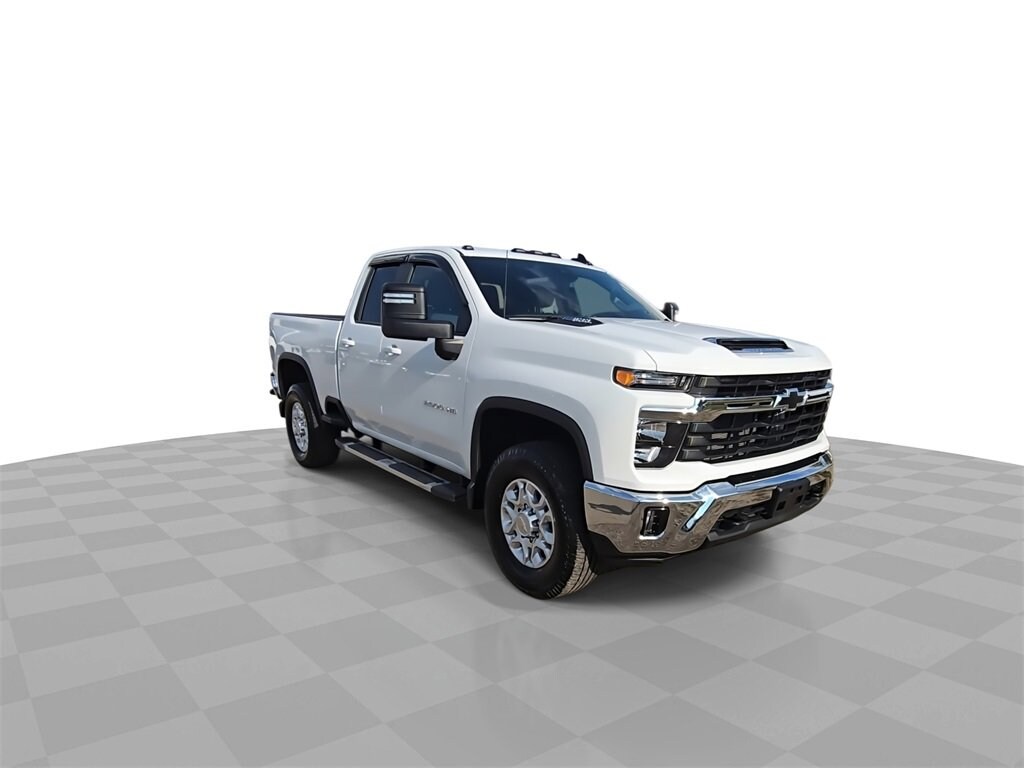 2024 Chevrolet Silverado 2500HD LT photo 2