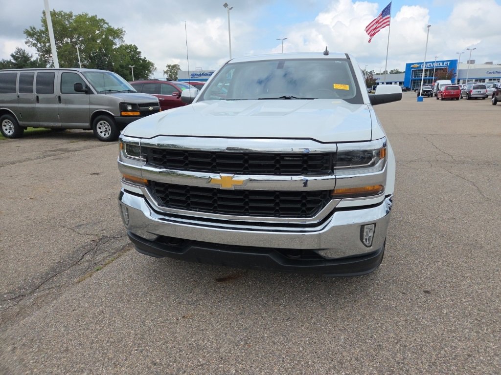 2019 Chevrolet Silverado LT photo 2