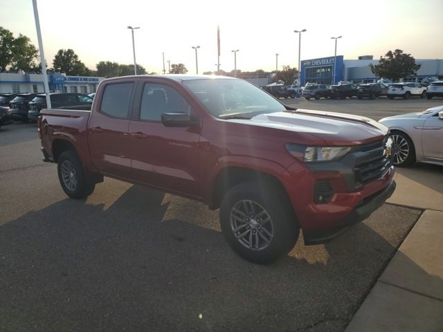 2023 Chevrolet Colorado LT photo 3