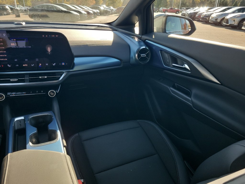 2025 Chevrolet Equinox EV LT - Photo 29