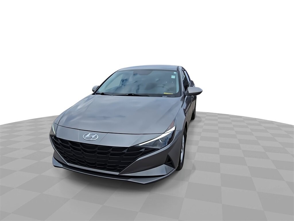 2023 Hyundai Elantra SE photo 3