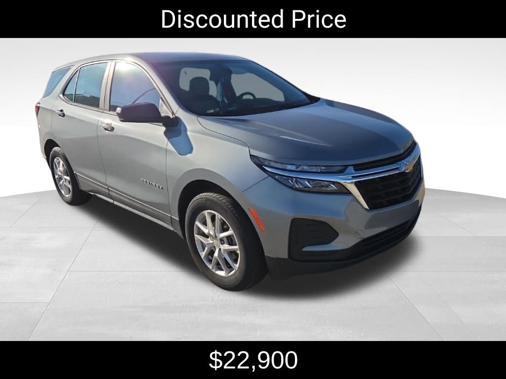 2023 Chevrolet Equinox LS photo 3