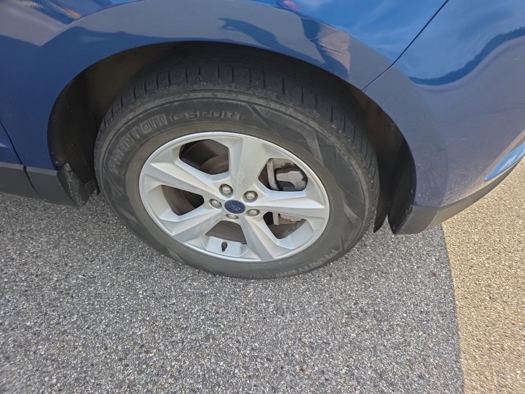 2021 Ford Edge SE photo 3