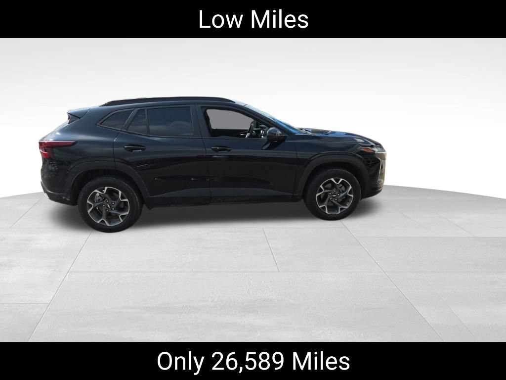 Used 2025 Chevrolet Trax LT SUV