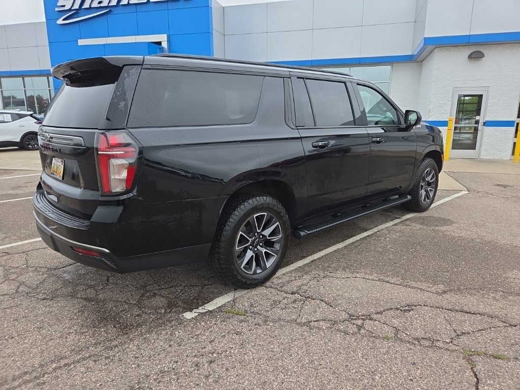 2021 Chevrolet Suburban Z71 photo 2