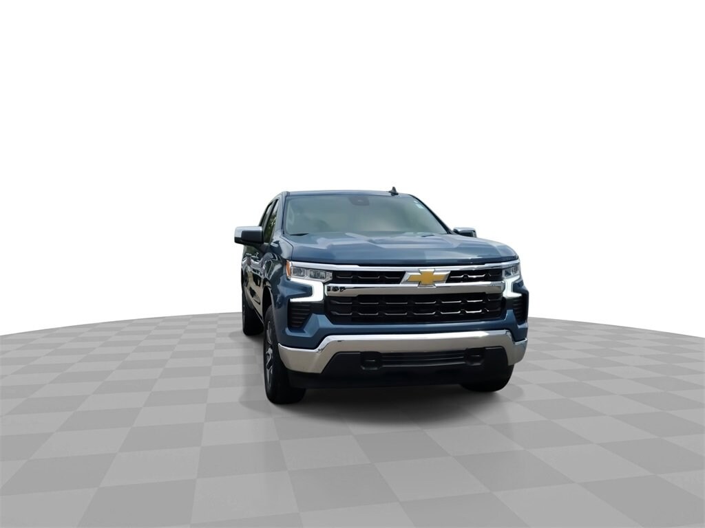 2024 Chevrolet Silverado 1500 LT photo 3