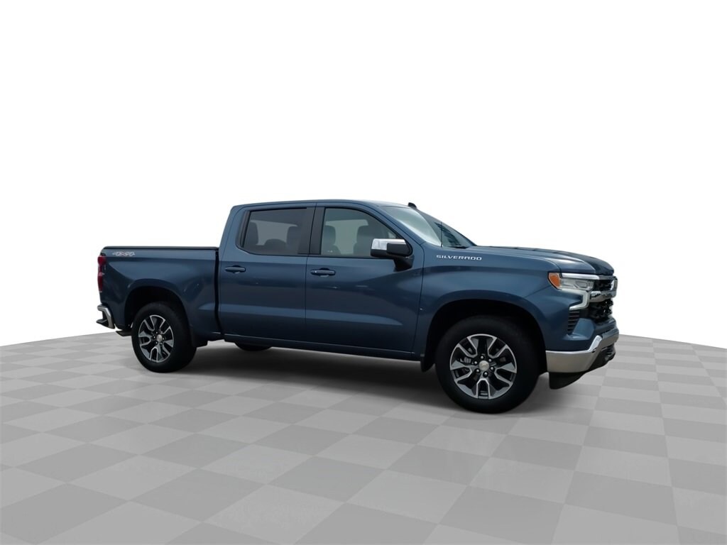 2024 Chevrolet Silverado 1500 LT photo 2