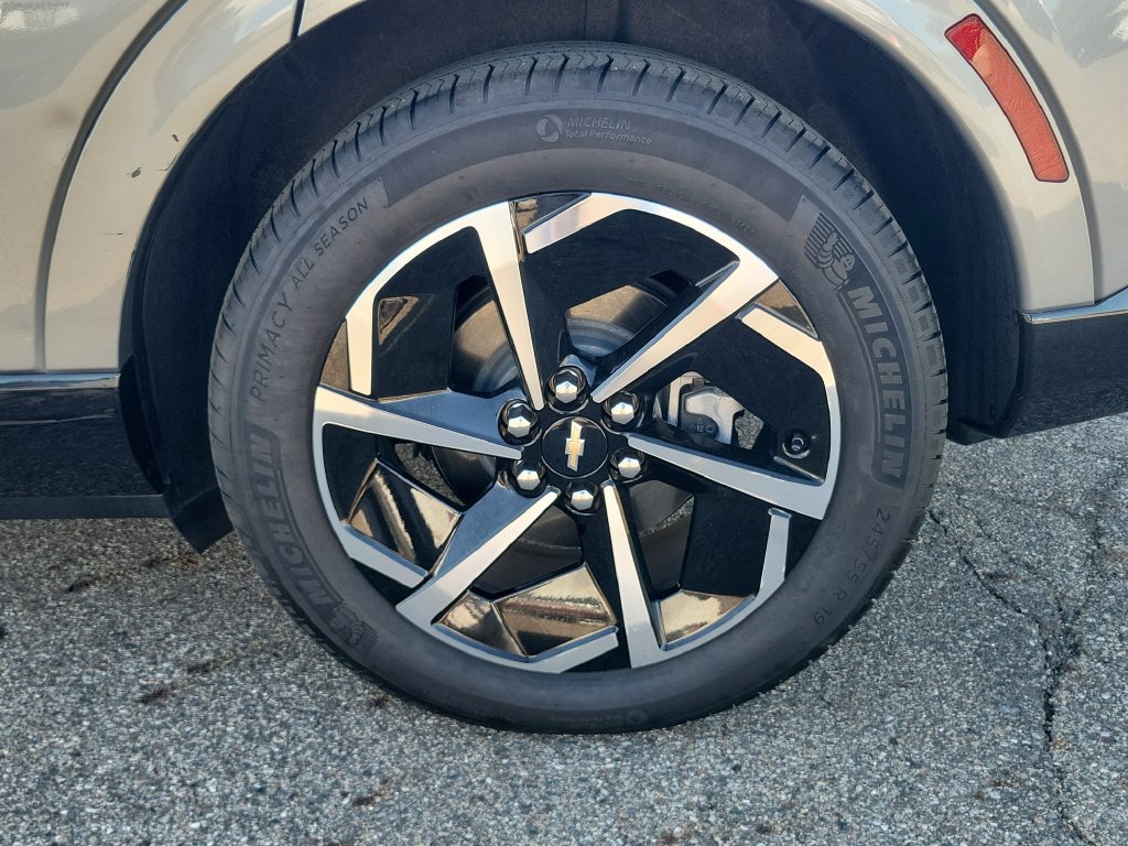 2025 Chevrolet Equinox EV LT - Photo 33