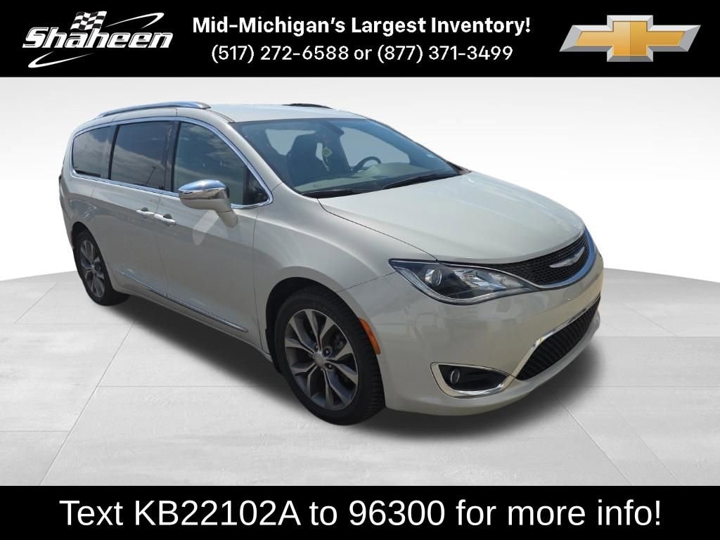 2017 Chrysler Pacifica Limited's photo