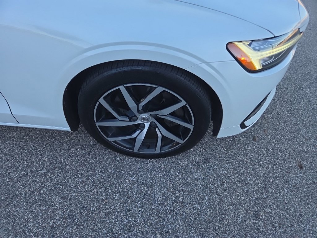Used 2020 Volvo S60 T6 Momentum Sedan