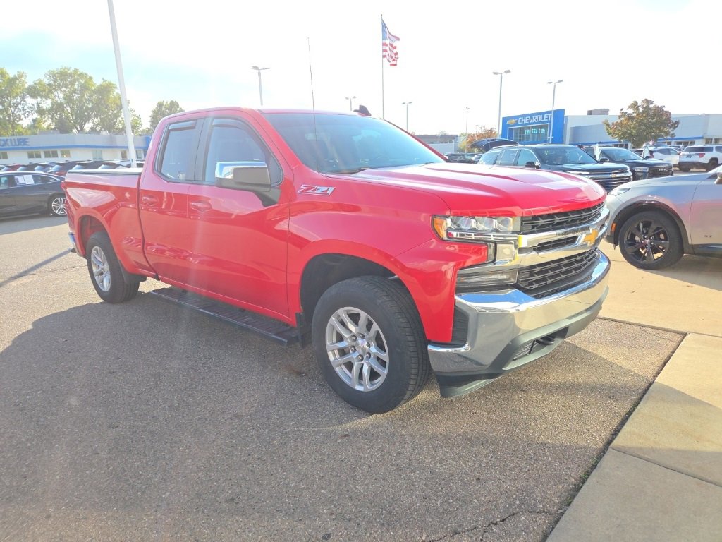 2019 Chevrolet Silverado 1500 LT photo 3