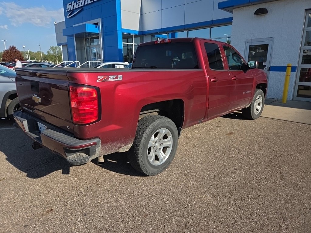 2017 Chevrolet Silverado 1500 LT photo 2