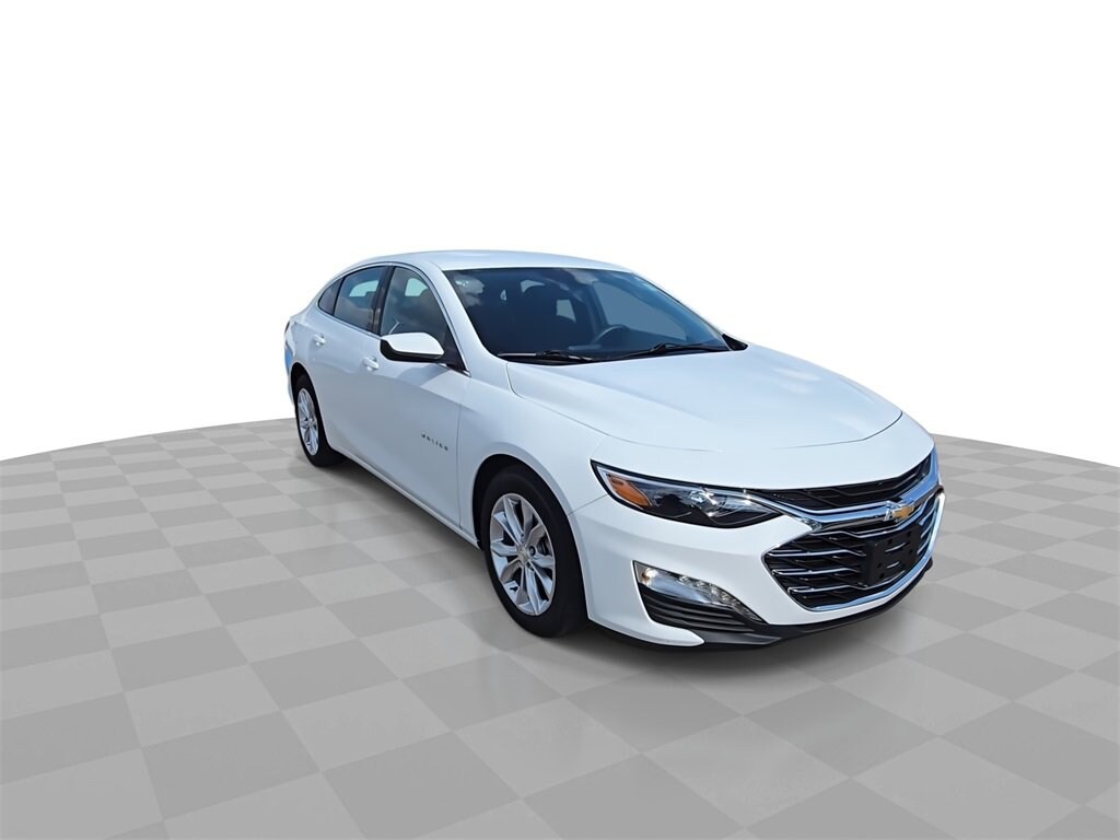 2024 Chevrolet Malibu 1LT photo 2