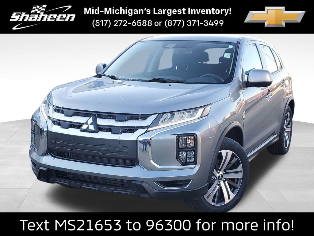 2023 Mitsubishi Outlander ES's photo