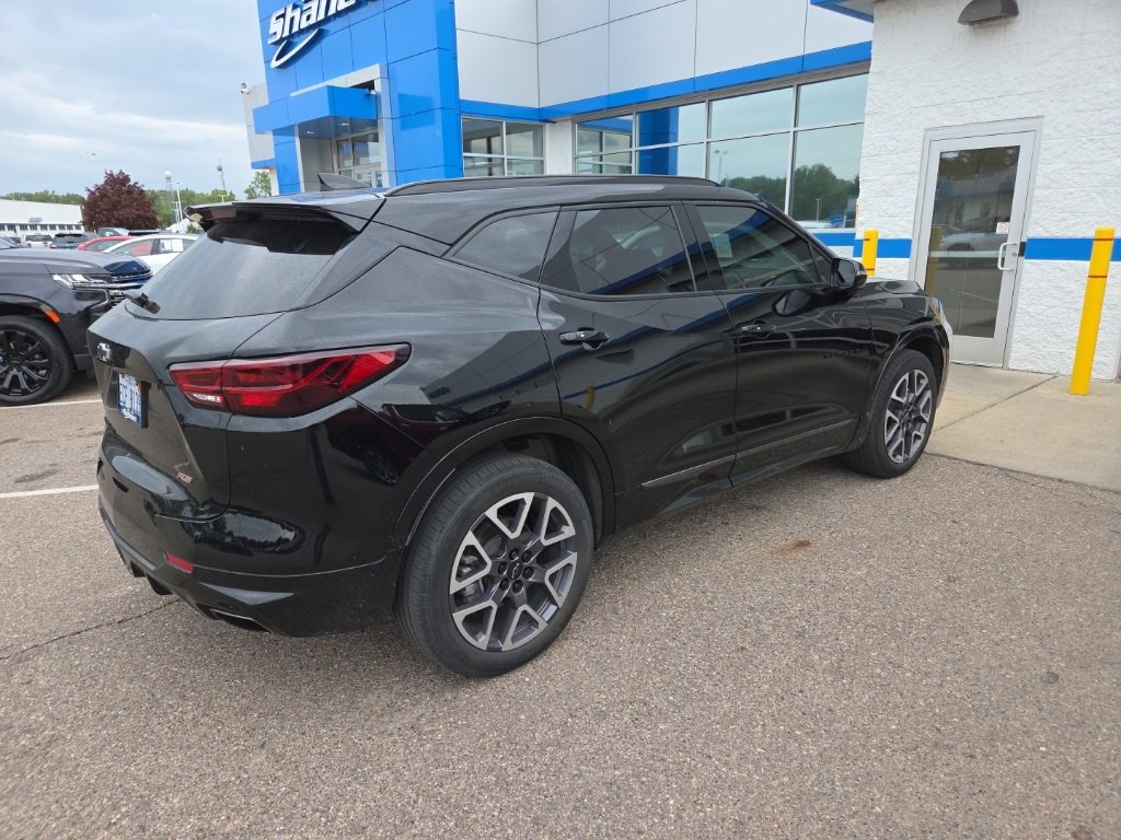 2023 Chevrolet Blazer RS photo 2