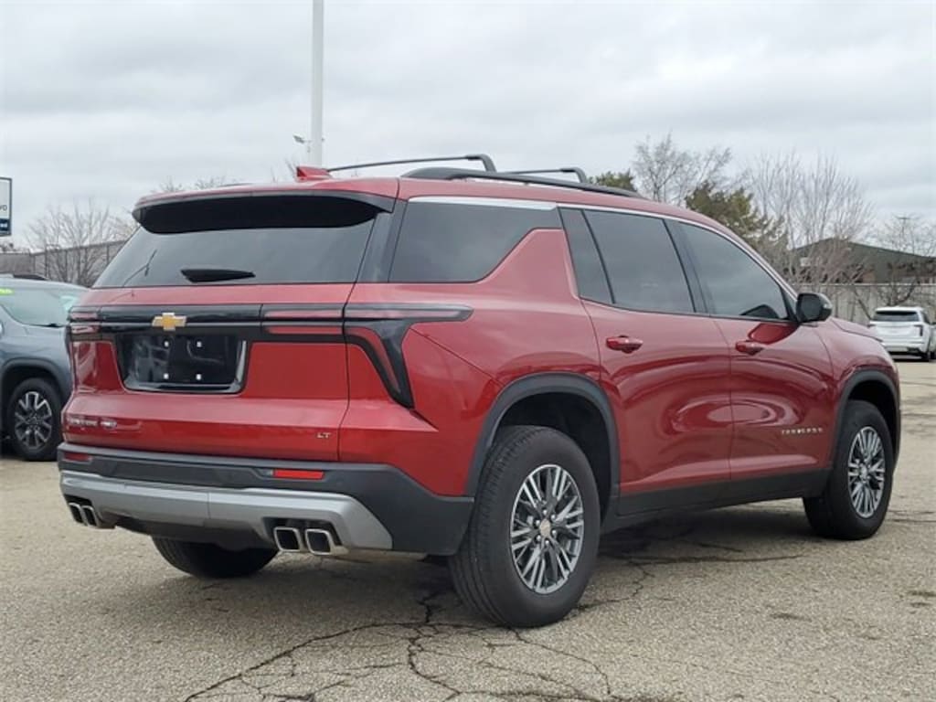 Used 2024 Chevrolet Traverse LT SUV