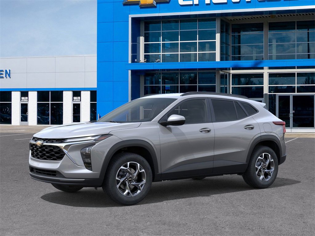 2025 Chevrolet Trax LT photo 2