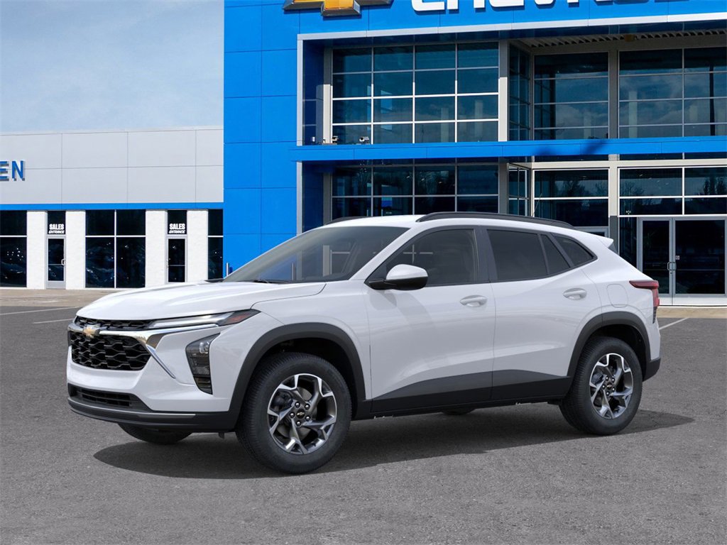 2025 Chevrolet Trax LT photo 2