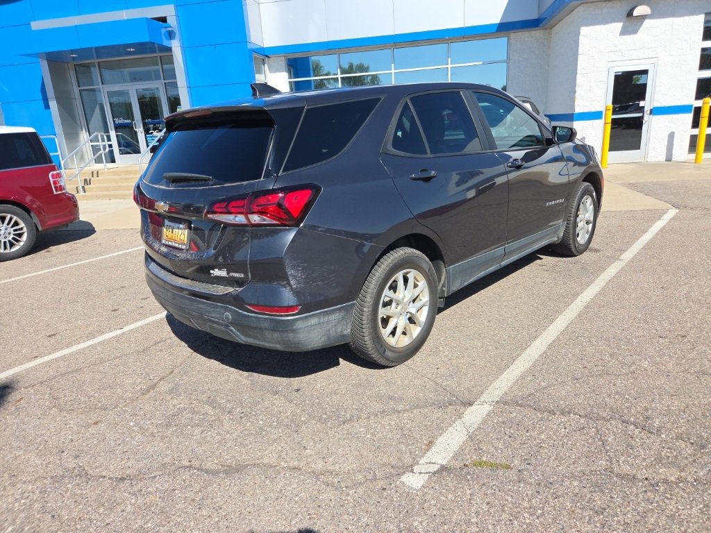 2022 Chevrolet Equinox LS photo 3