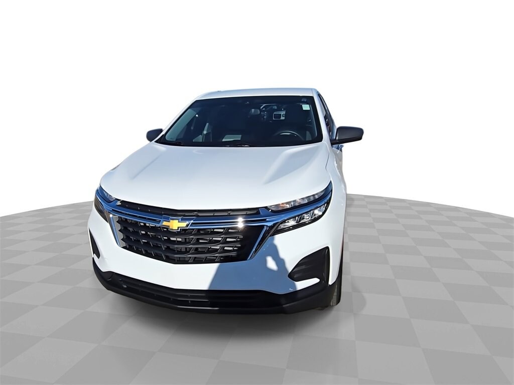 2024 Chevrolet Equinox LS photo 3