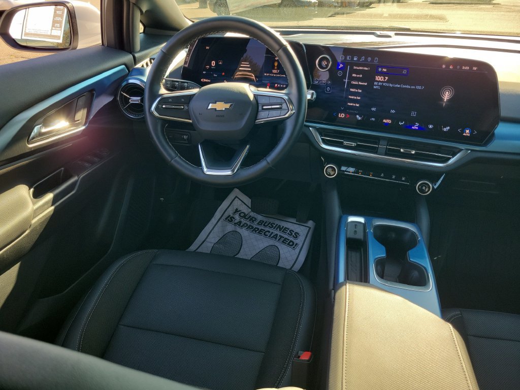 2025 Chevrolet Equinox EV LT - Photo 31