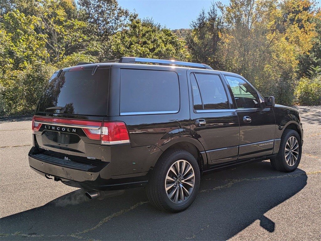 2016 Lincoln Navigator Select photo 2