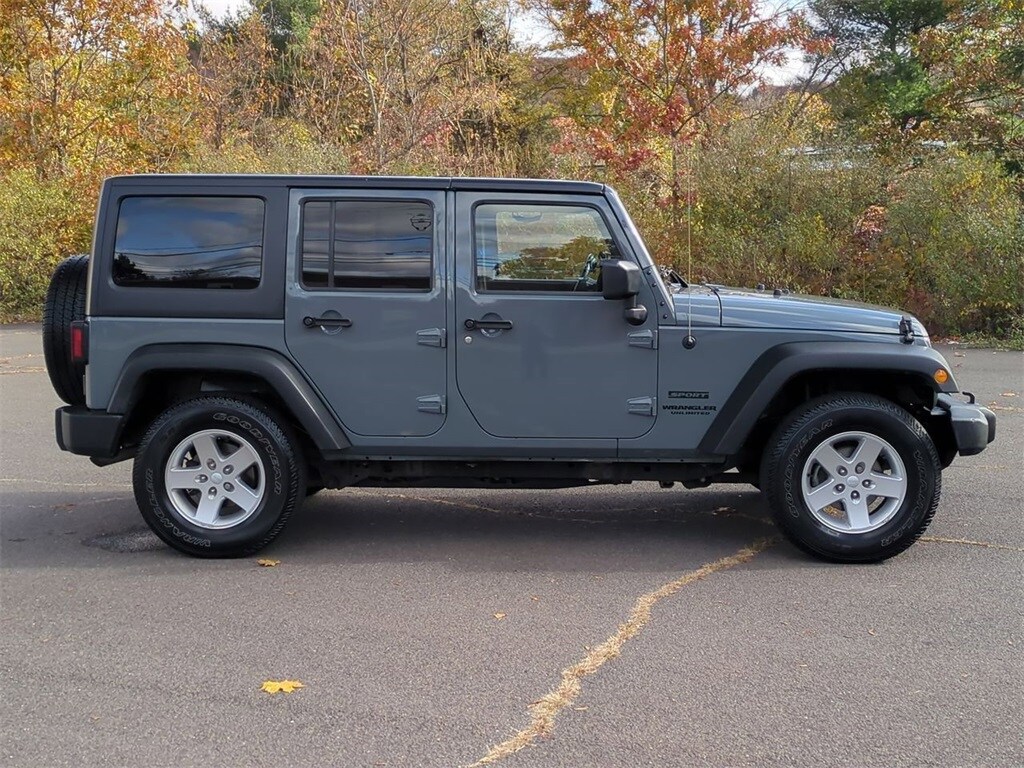 2015 Jeep Wrangler Unlimited Sport photo 3