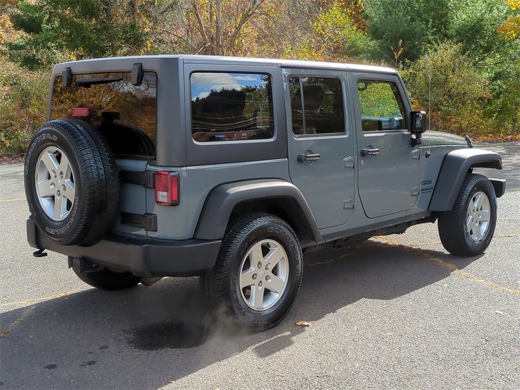 2015 Jeep Wrangler Unlimited Sport photo 4