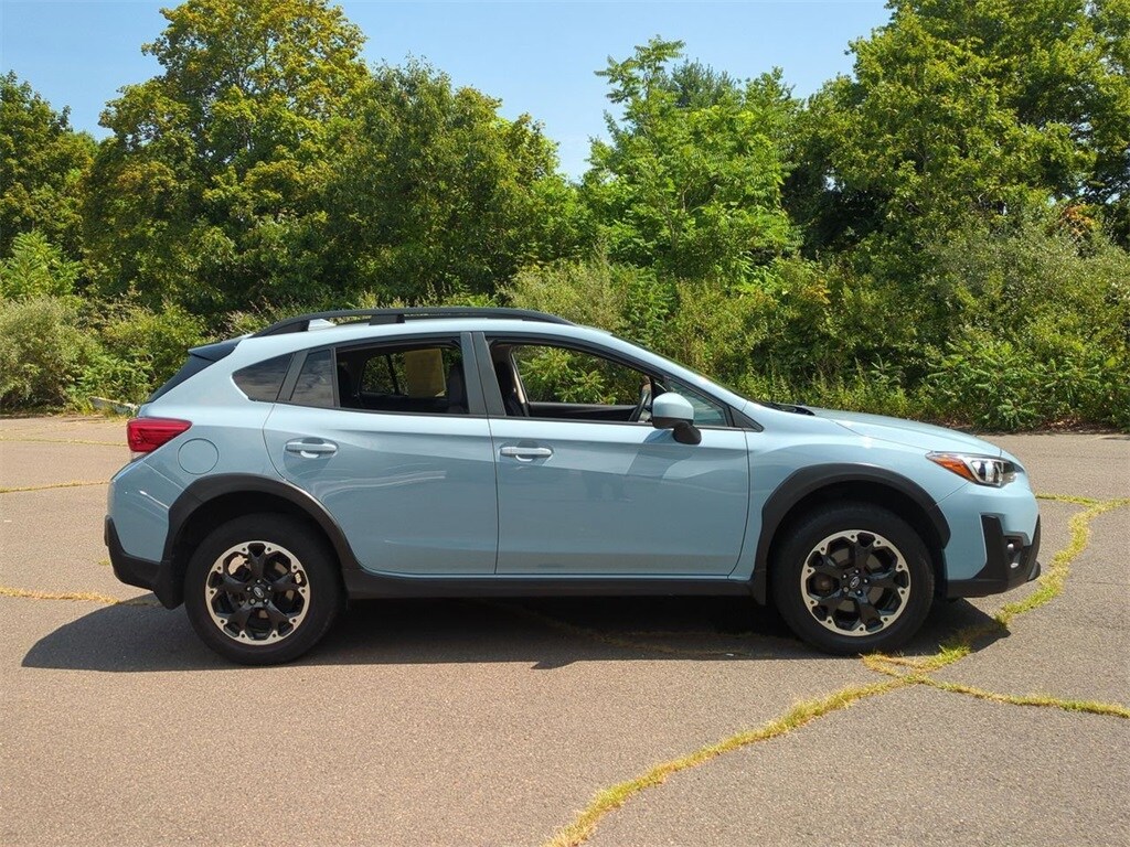 2022 Subaru Crosstrek Premium photo 2