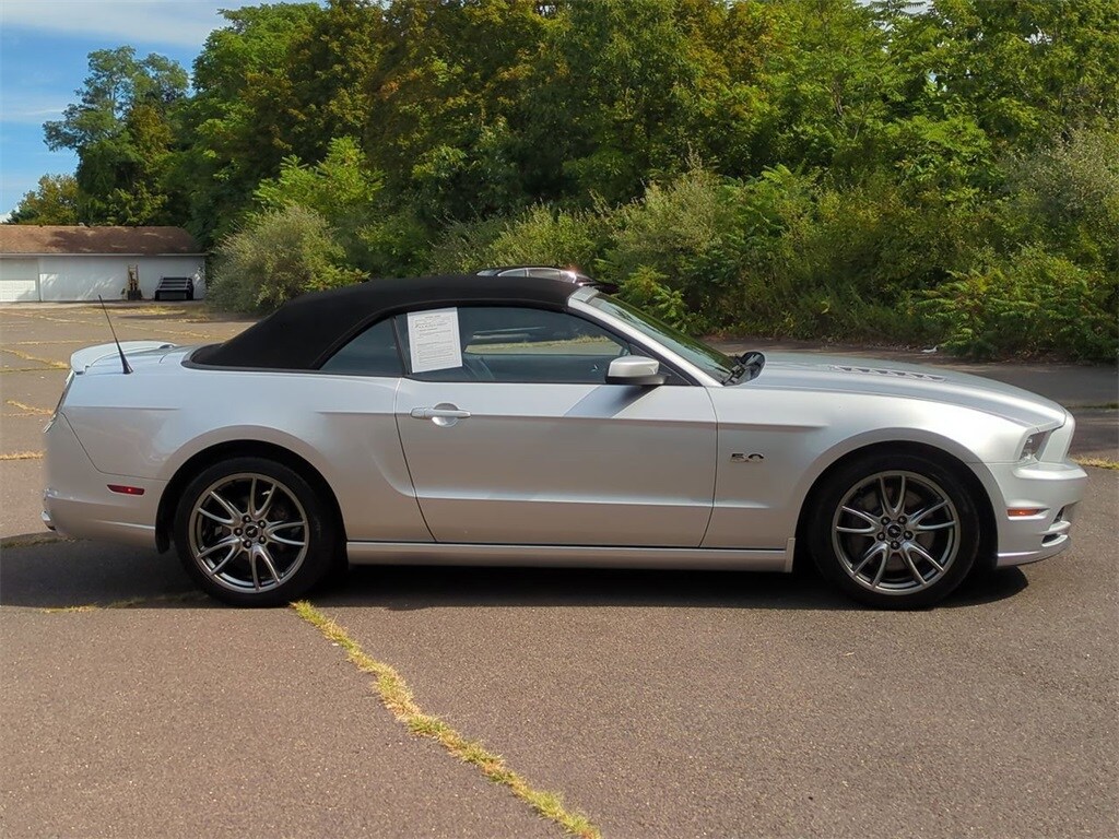 2014 Ford Mustang GT Premium photo 3