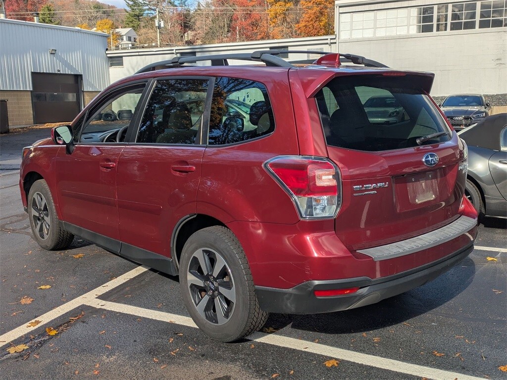 2017 Subaru Forester 2.5i Premium photo 4