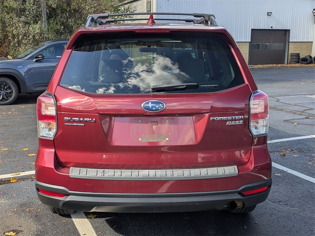 2017 Subaru Forester 2.5i Premium photo 3
