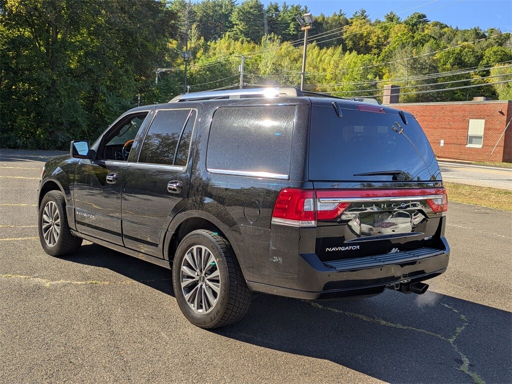 2016 Lincoln Navigator Select photo 4