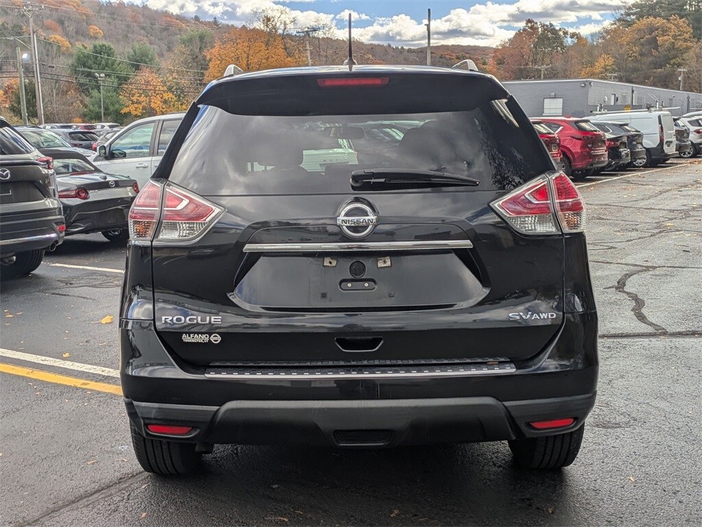 2016 Nissan Rogue SV photo 3