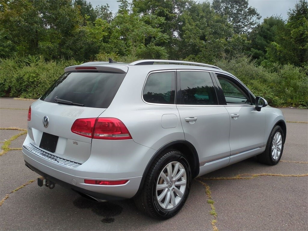 2011 Volkswagen Touareg VR6 FSI photo 3