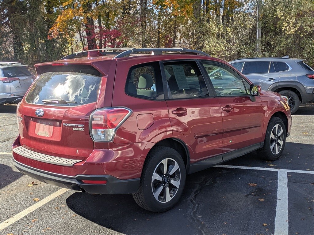 2017 Subaru Forester 2.5i Premium photo 2
