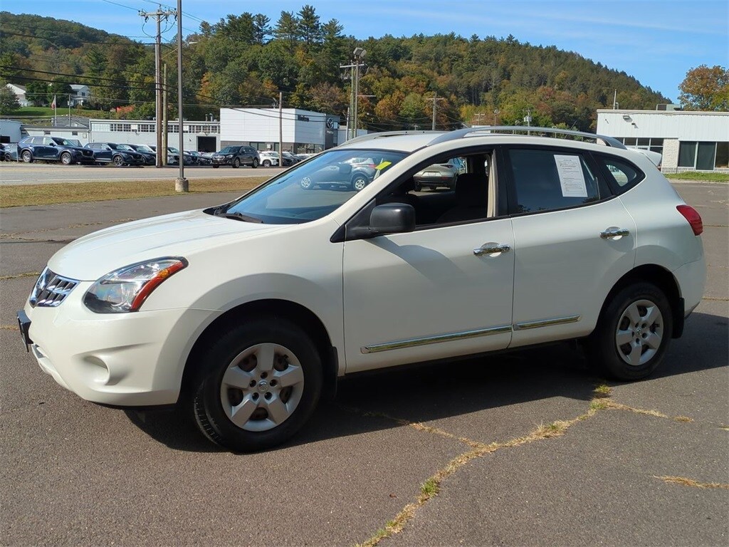 2014 Nissan Rogue Select S photo 2
